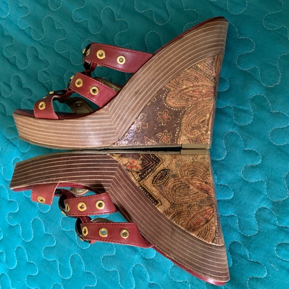 Carlos Santana - Cargo Leather Wedge Sandals - Picture 4 of 10